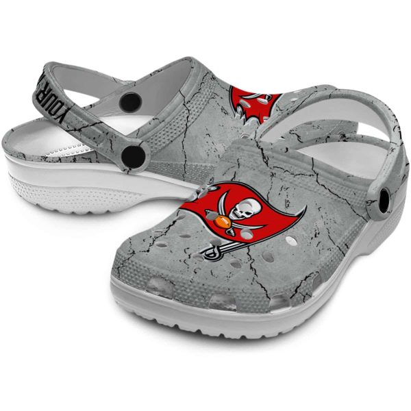 Customized Tampa Bay Buccaneers Cracked Texture Crocs Latest Model
