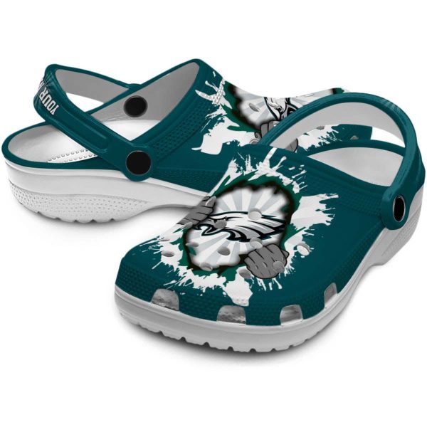 Personalized Philadelphia Eagles Gripping Hand Crocs Latest Model