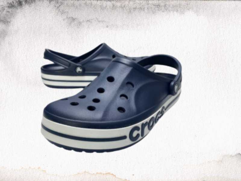 Navy blue is another Crocs bestseller for men (Source: CAOTO)