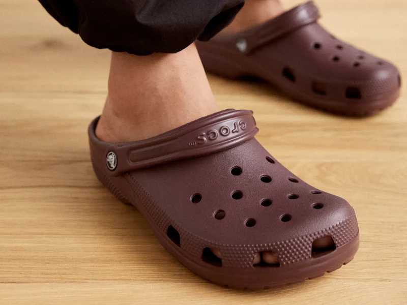 Crocs chocolate brown is ideal for outdoor activities (Source: Zalando)