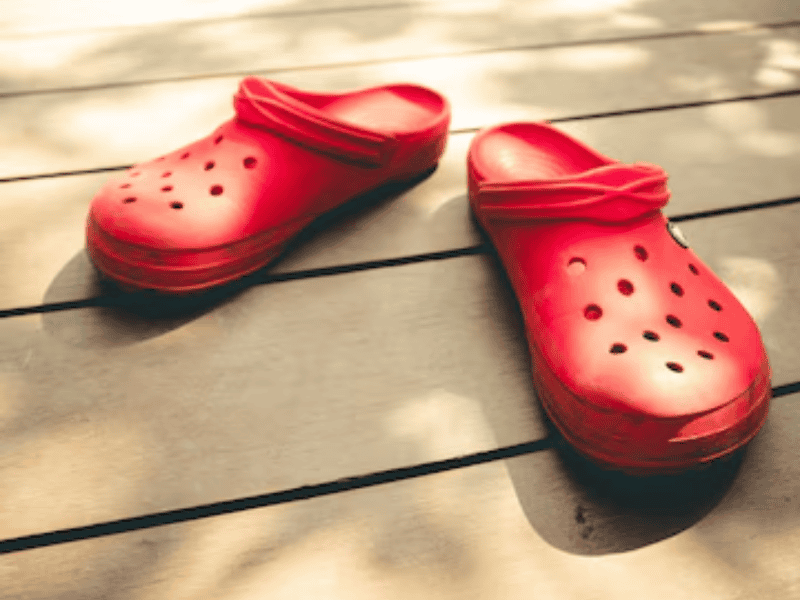 It’s not recommended to leave your Crocs under high heat It’s not recommended to leave your Crocs under high heat
