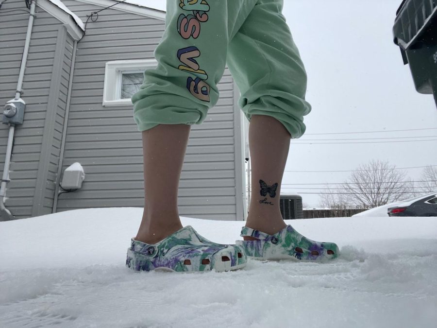 can you wear crocs in the winter