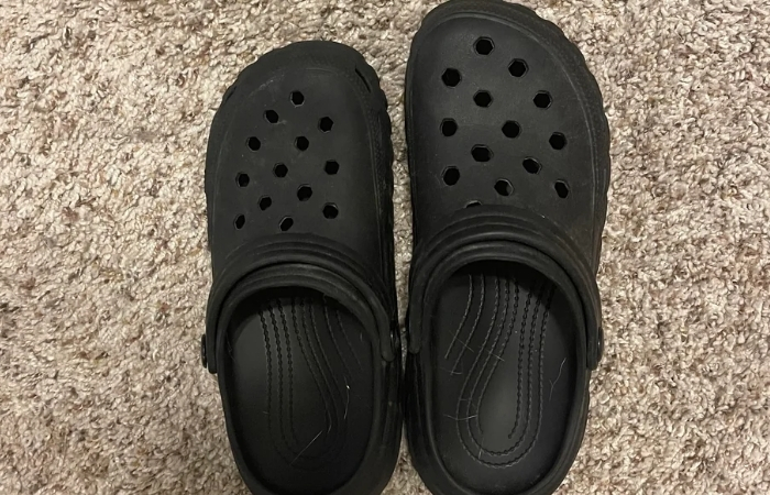 Try the correct shoe size for Crocs when buying