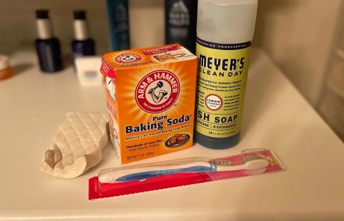 Baking soda helps whiten stains on Crocs