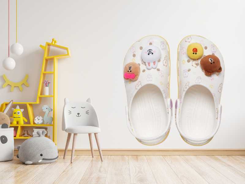 Crocs have many different color styles and can customize with Jibbitz