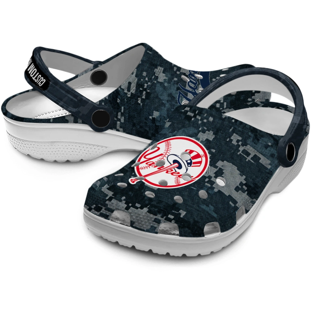 new-york-yankees-clog-personalized-digital-camo-navy-high-quality.webp