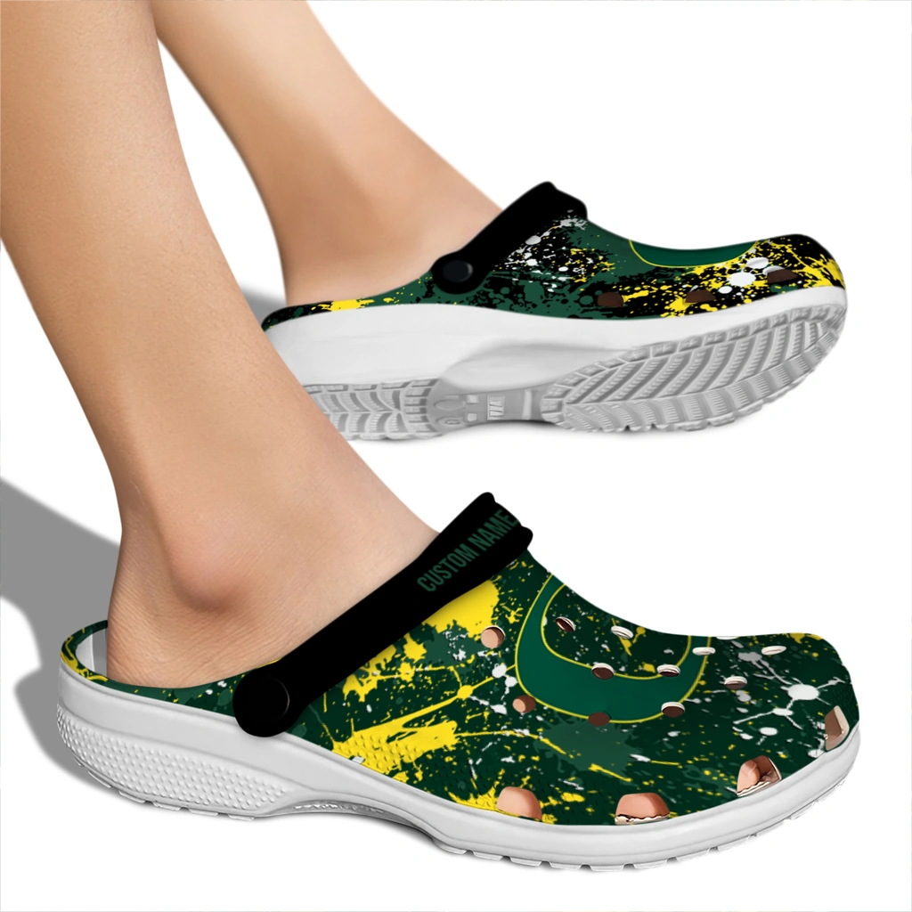 oregon-ducks-clog-custom-splatter-splash-green-black-fashion-forward.webp