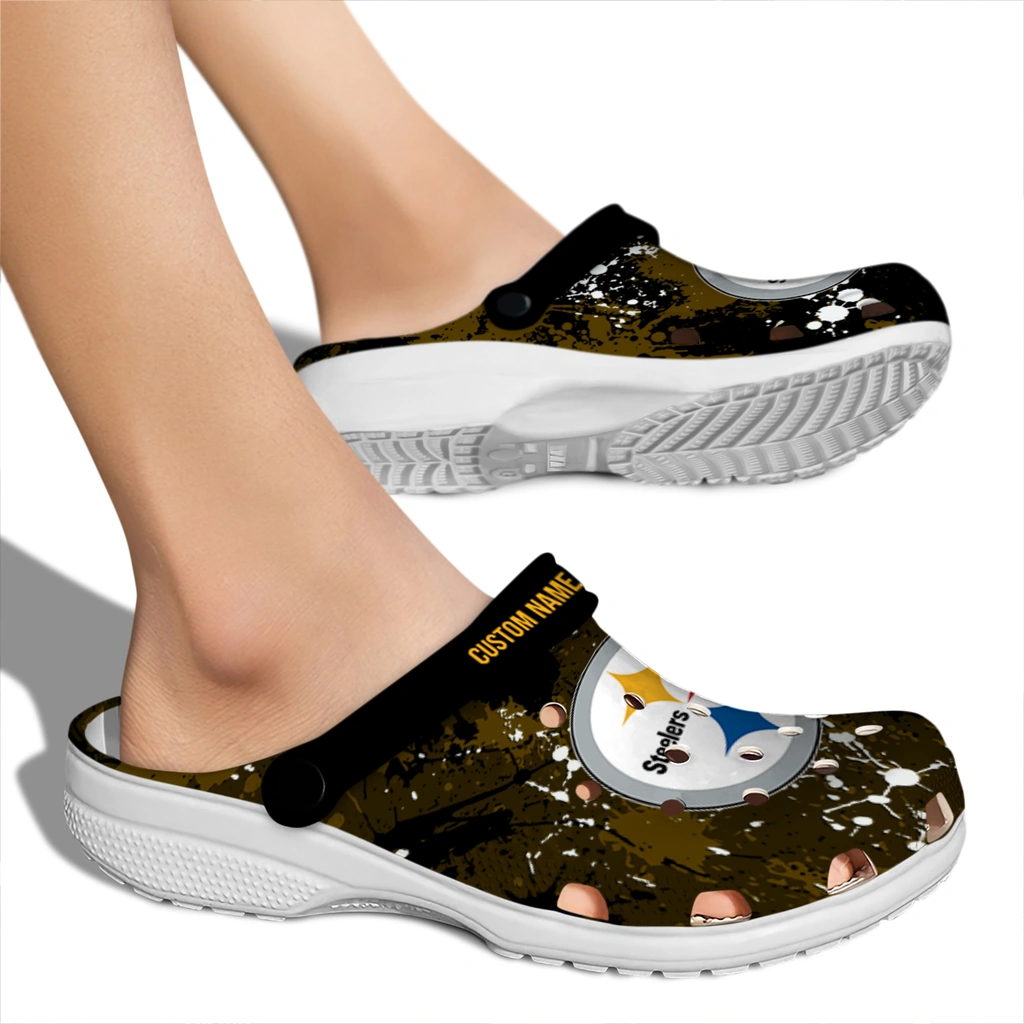 pittsburgh-steelers-clog-personalized-splatter-splash-gold-black-fashion-forward.webp